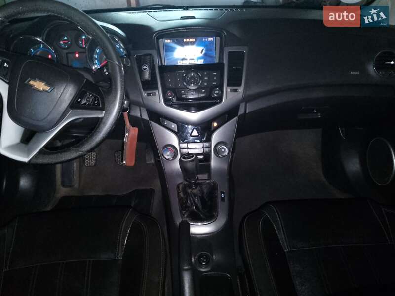 Седан Chevrolet Cruze 2011 в Почаєві