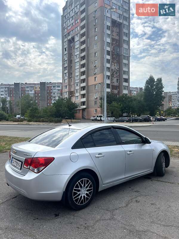 Седан Chevrolet Cruze 2011 в Черкасах