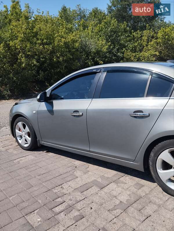 Седан Chevrolet Cruze 2011 в Верхньодніпровську