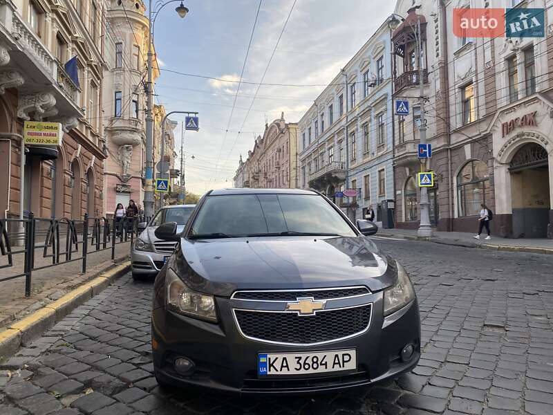 Седан Chevrolet Cruze 2013 в Чернівцях