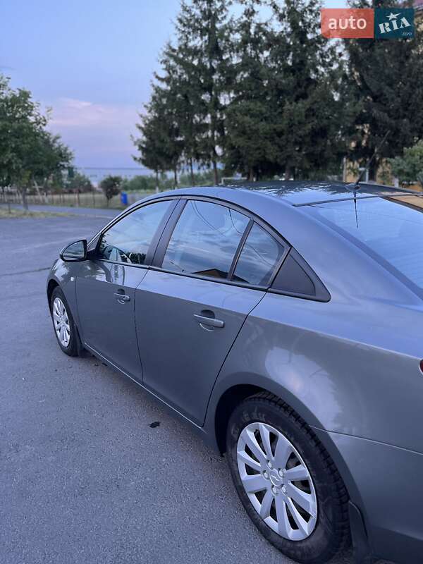 Седан Chevrolet Cruze 2011 в Мукачевому