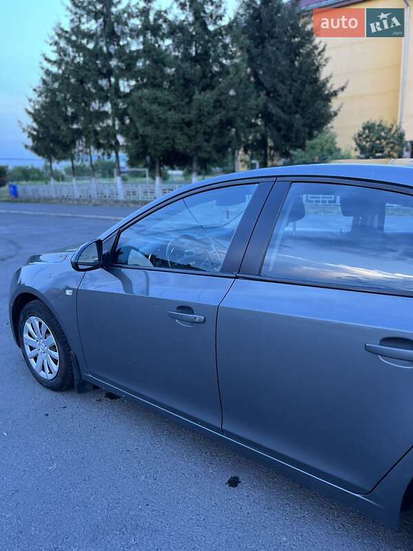 Седан Chevrolet Cruze 2011 в Мукачевому