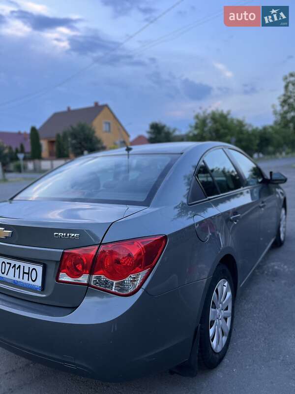 Седан Chevrolet Cruze 2011 в Мукачевому