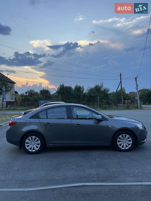 Седан Chevrolet Cruze 2011 в Мукачевому