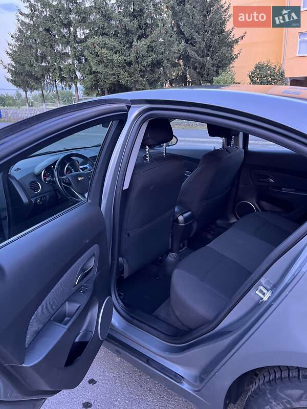 Седан Chevrolet Cruze 2011 в Мукачевому