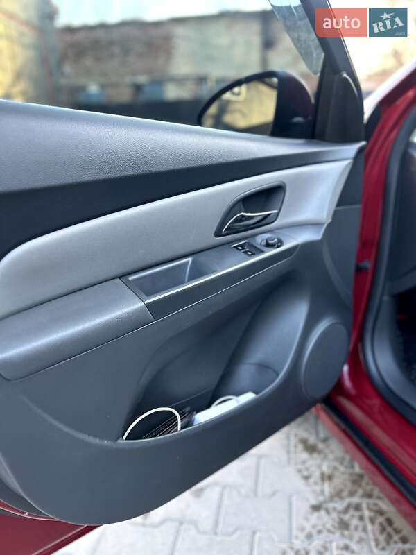 Седан Chevrolet Cruze 2009 в Чернівцях