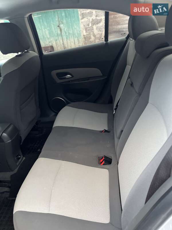 Седан Chevrolet Cruze 2010 в Дубровиці