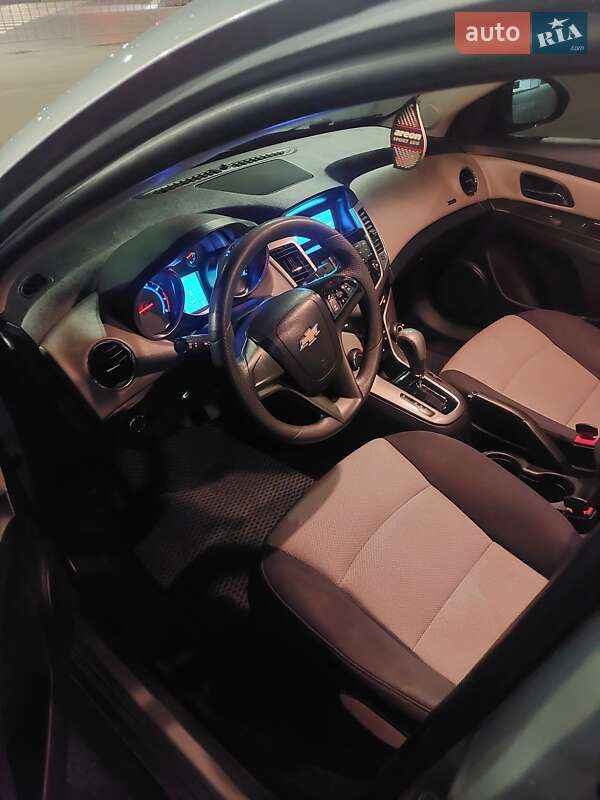 Седан Chevrolet Cruze 2015 в Кривому Розі