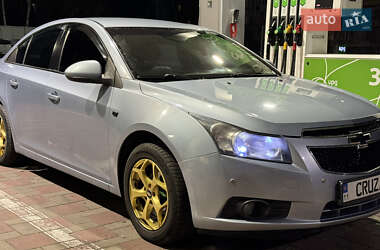 Седан Chevrolet Cruze 2010 в Коростене