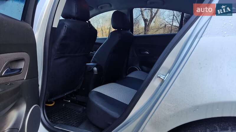 Седан Chevrolet Cruze 2011 в Новомосковске