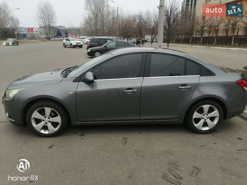 Седан Chevrolet Cruze 2010 в Киеве