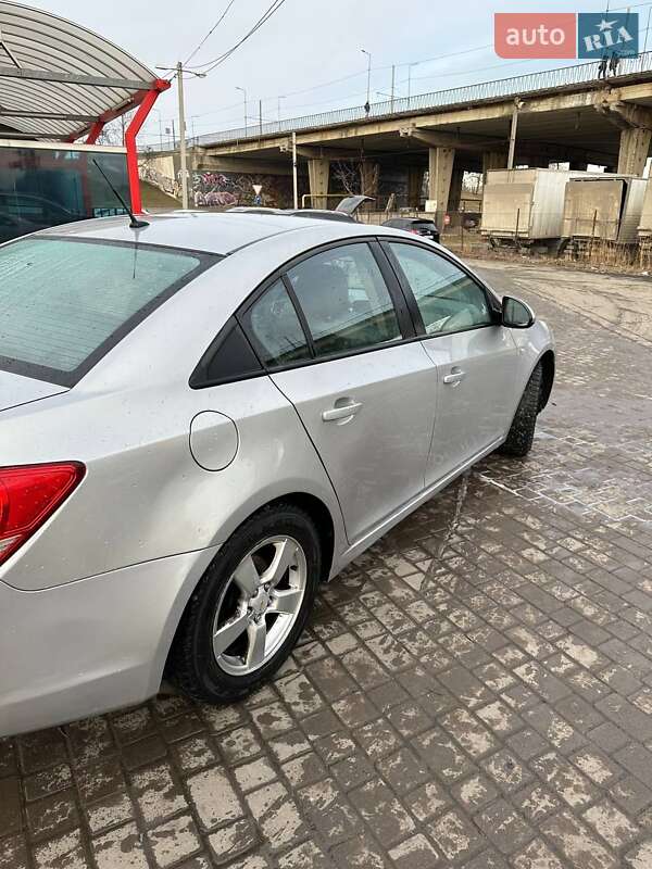 Седан Chevrolet Cruze 2009 в Львові
