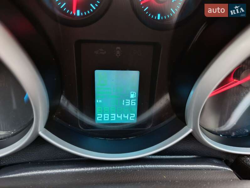 Седан Chevrolet Cruze 2011 в Теофиполе