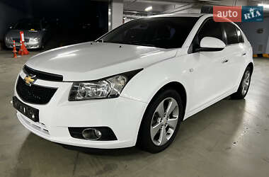 Хэтчбек Chevrolet Cruze 2012 в 