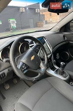 Хэтчбек Chevrolet Cruze 2011 в 