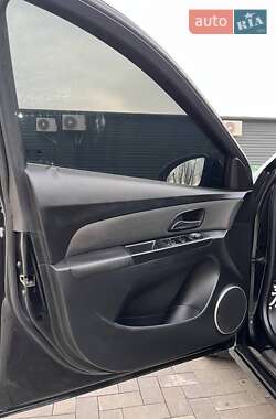 Хэтчбек Chevrolet Cruze 2011 в 