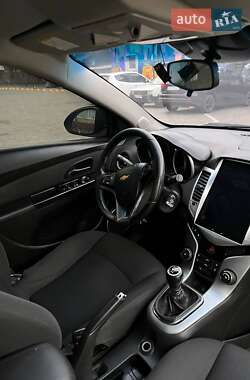 Хэтчбек Chevrolet Cruze 2011 в 