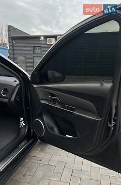 Хэтчбек Chevrolet Cruze 2011 в 