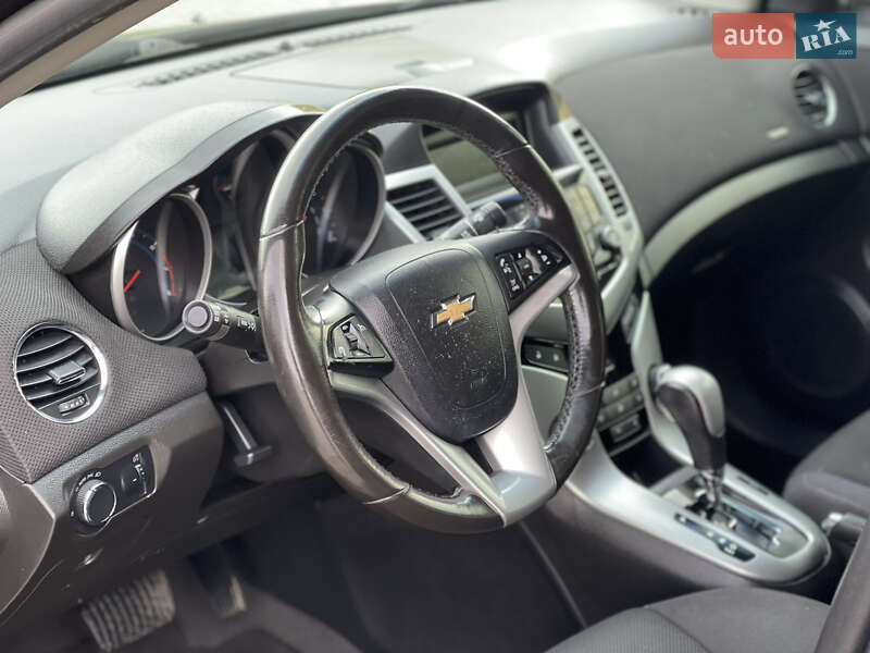 Седан Chevrolet Cruze 2014 в Черновцах