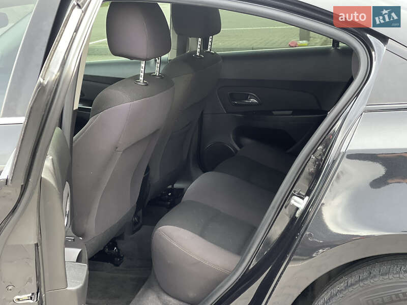 Седан Chevrolet Cruze 2014 в Черновцах