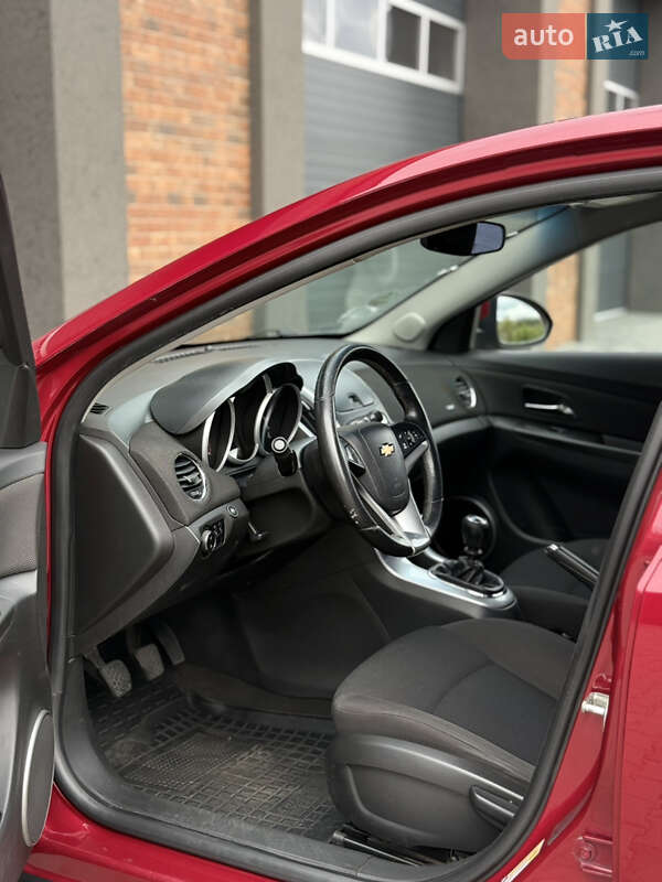 Седан Chevrolet Cruze 2013 в Черновцах