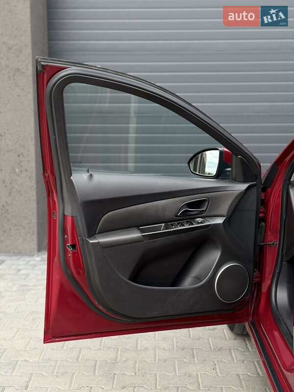 Седан Chevrolet Cruze 2013 в Черновцах