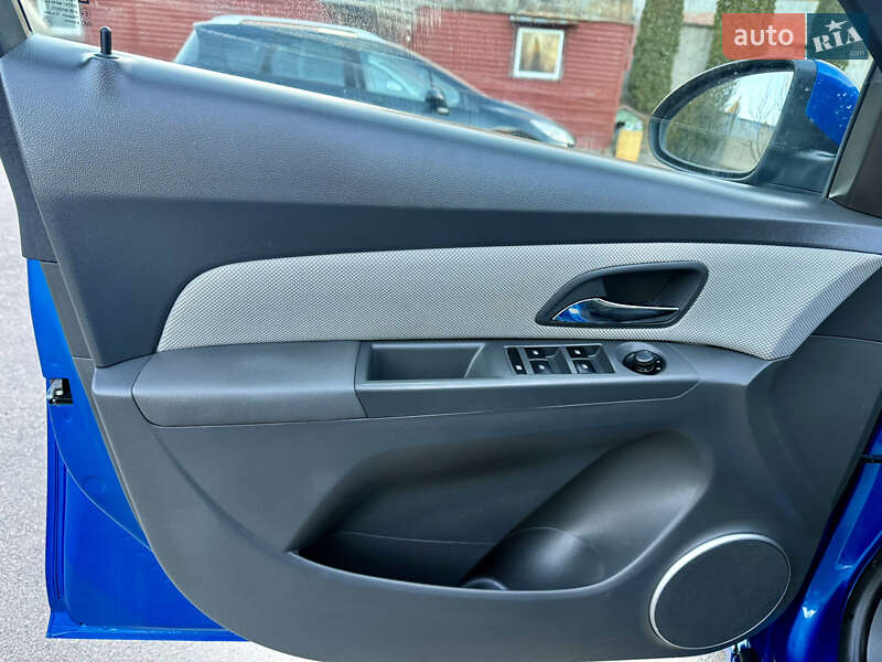 Седан Chevrolet Cruze 2010 в Ровно