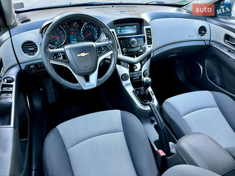 Седан Chevrolet Cruze 2010 в Ровно