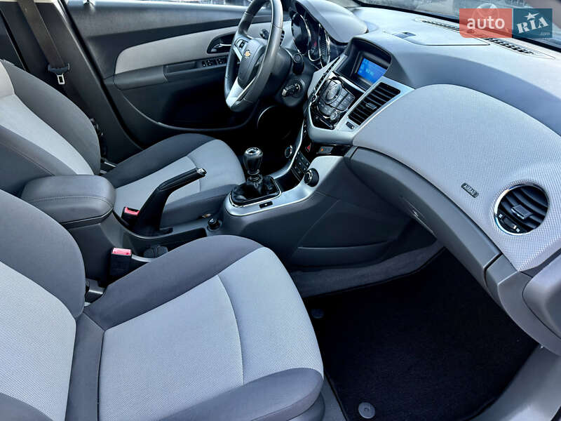 Седан Chevrolet Cruze 2010 в Ровно