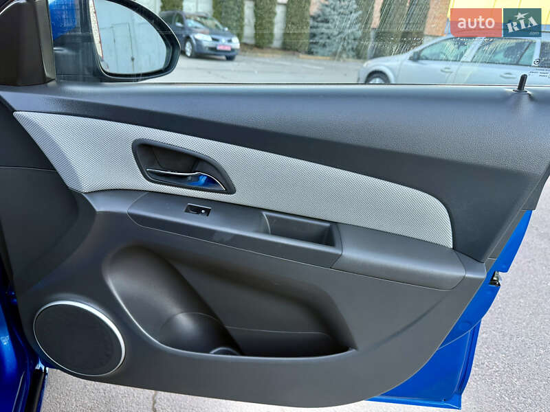 Седан Chevrolet Cruze 2010 в Ровно