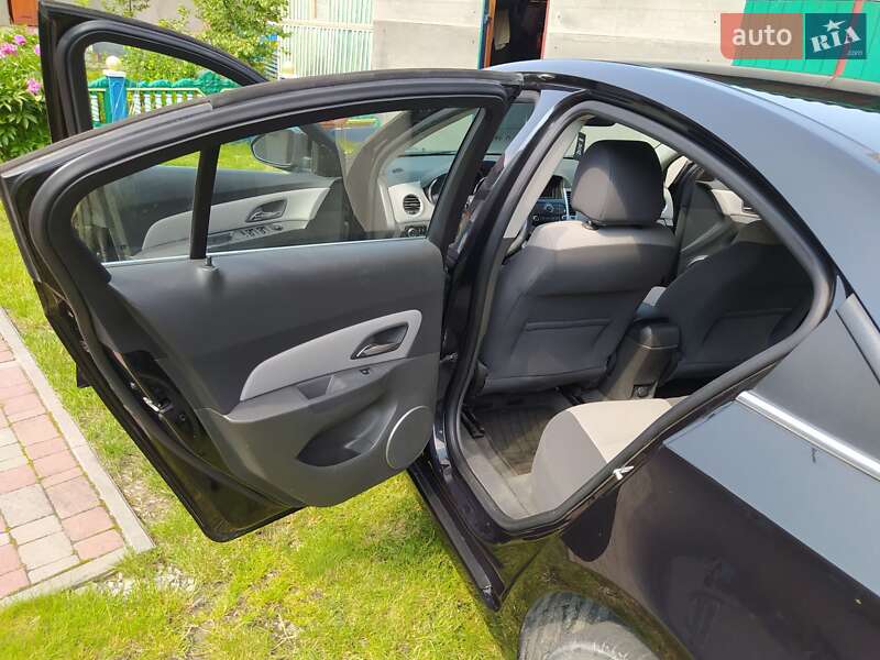 Седан Chevrolet Cruze 2010 в Тернополі