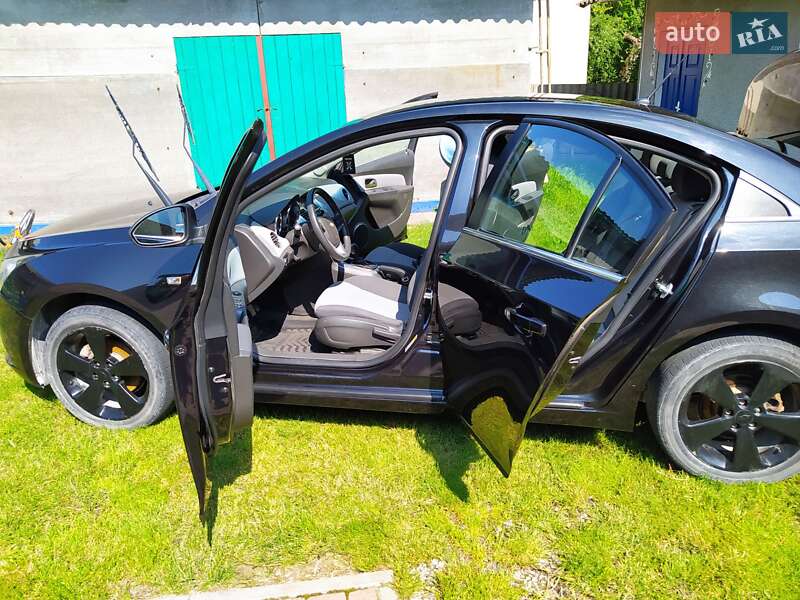 Седан Chevrolet Cruze 2010 в Тернополі