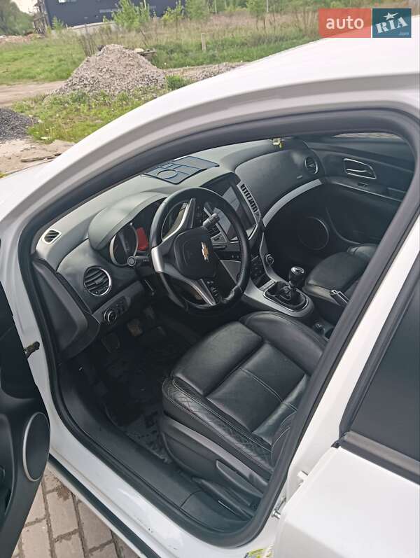 Хетчбек Chevrolet Cruze 2011 в Новояворівську