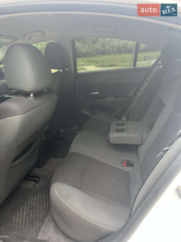 Седан Chevrolet Cruze 2011 в Днепре
