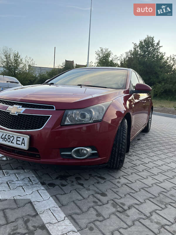 Седан Chevrolet Cruze 2011 в Ромнах