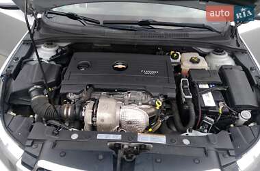 Хэтчбек Chevrolet Cruze 2012 в 
