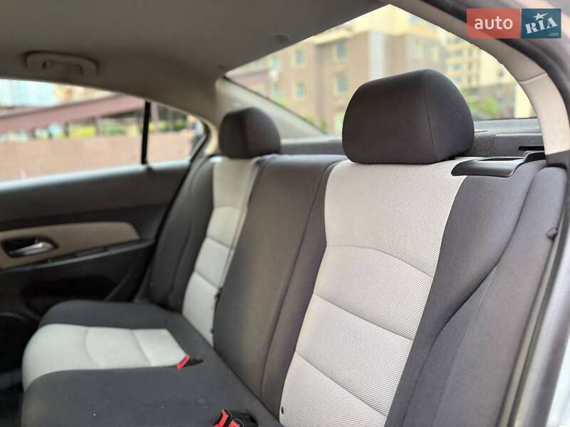 Седан Chevrolet Cruze 2015 в Одесі