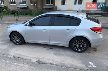 Хэтчбек Chevrolet Cruze 2012 в 