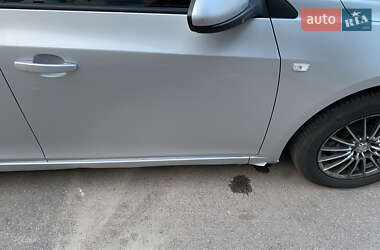 Хэтчбек Chevrolet Cruze 2012 в 