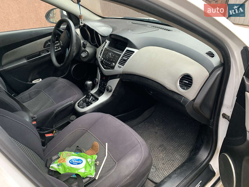 Седан Chevrolet Cruze 2010 в Малине