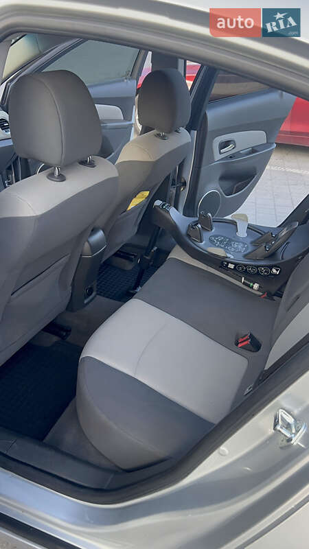Седан Chevrolet Cruze 2010 в Львові