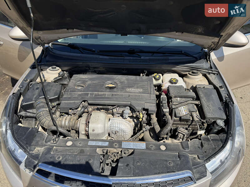 Седан Chevrolet Cruze 2011 в Чернівцях