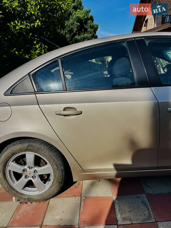 Седан Chevrolet Cruze 2011 в Тернополе