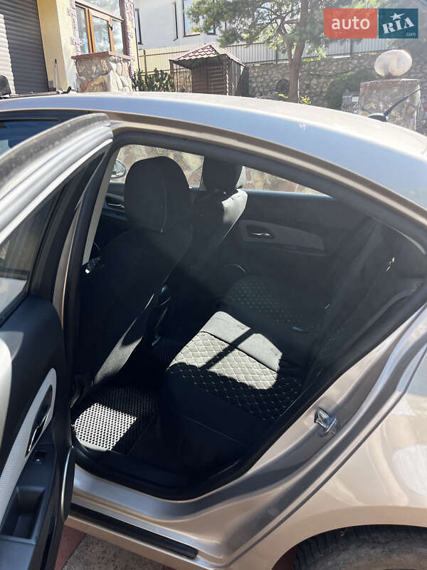Седан Chevrolet Cruze 2011 в Тернополе