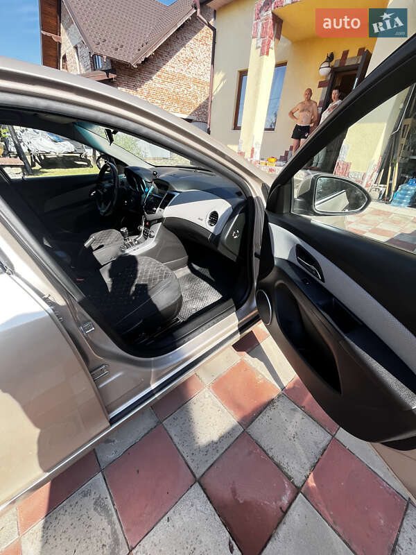 Седан Chevrolet Cruze 2011 в Тернополе