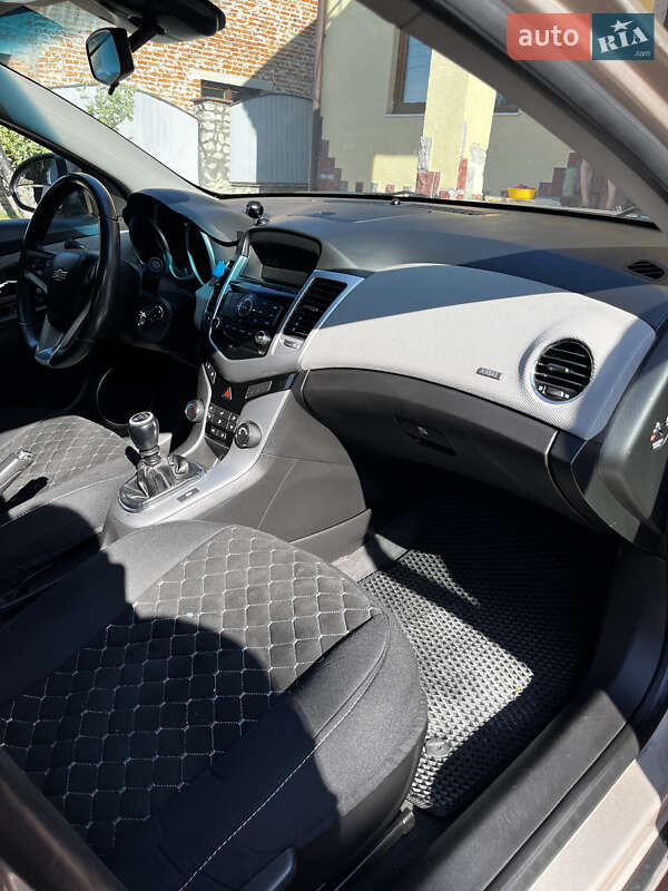 Седан Chevrolet Cruze 2011 в Тернополе