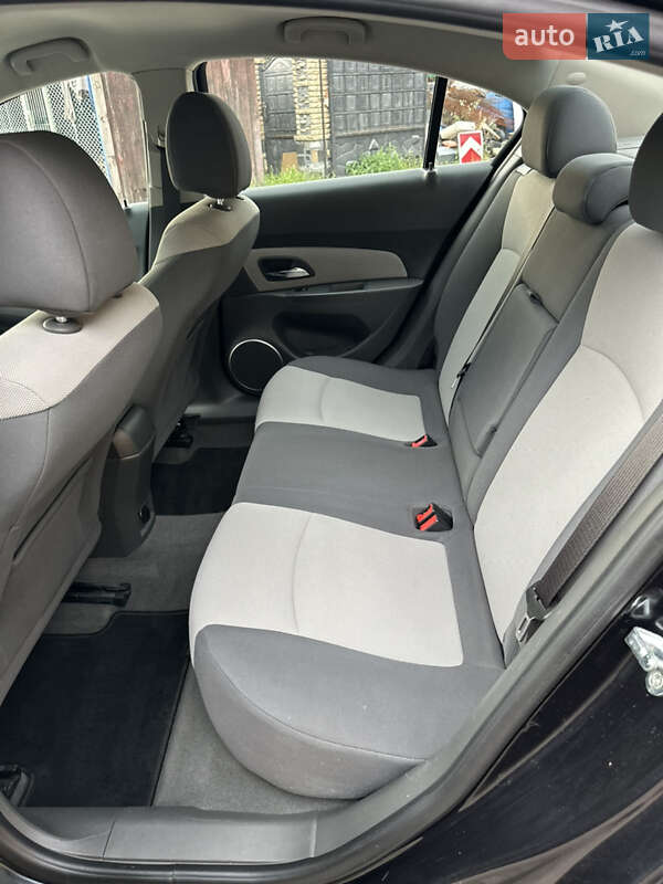 Седан Chevrolet Cruze 2010 в Луцке