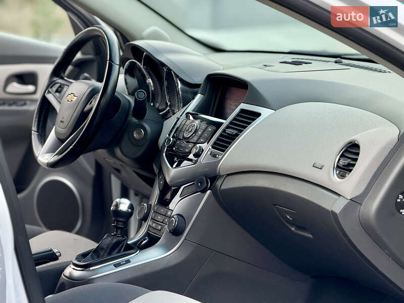 Седан Chevrolet Cruze 2010 в Дніпрі