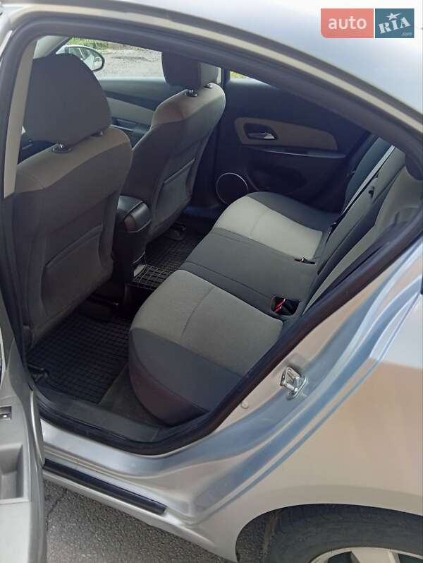 Седан Chevrolet Cruze 2010 в Каменском
