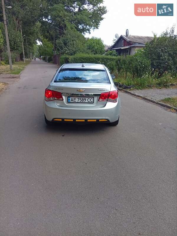 Седан Chevrolet Cruze 2010 в Каменском